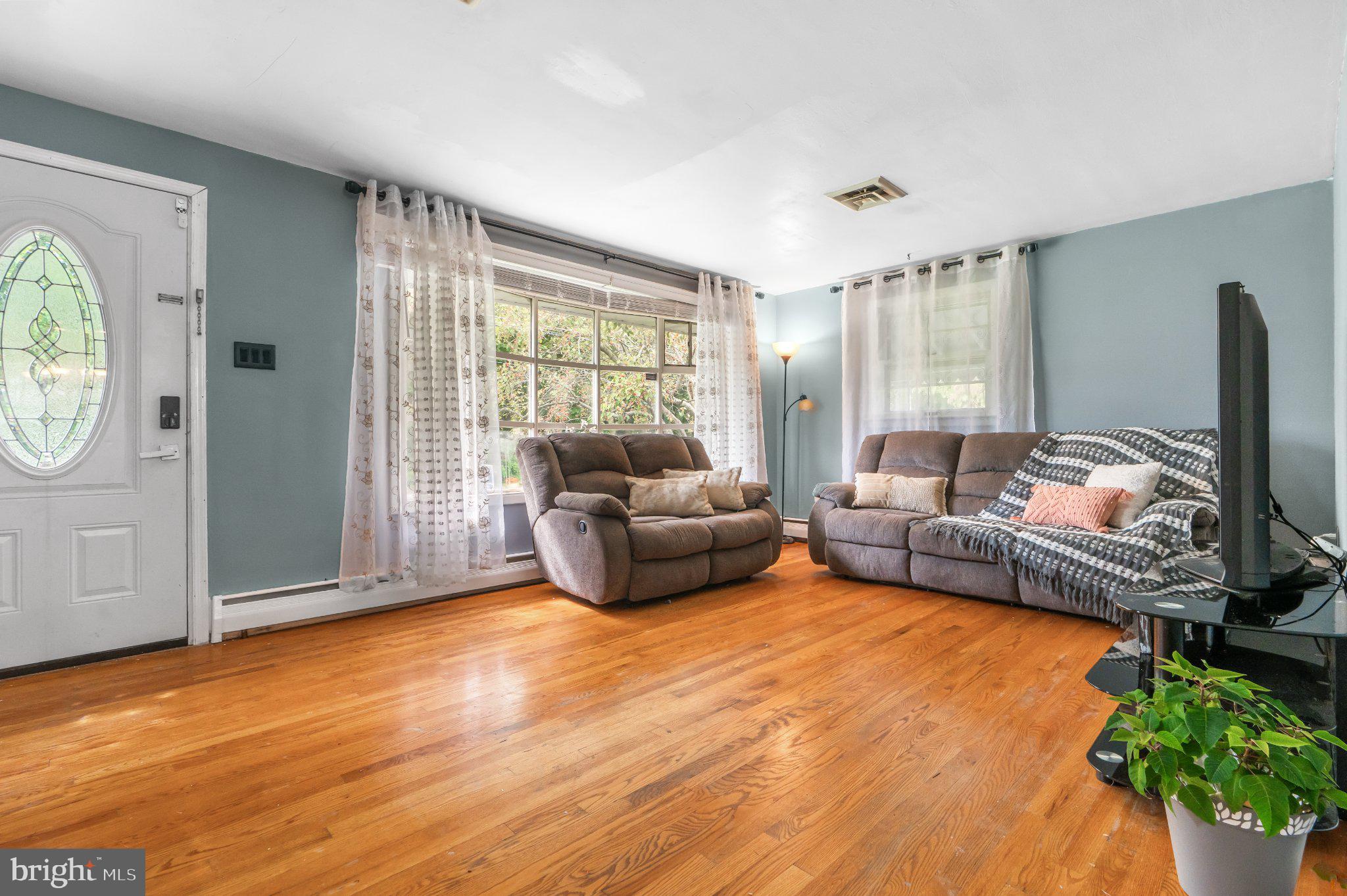 849 E UNION