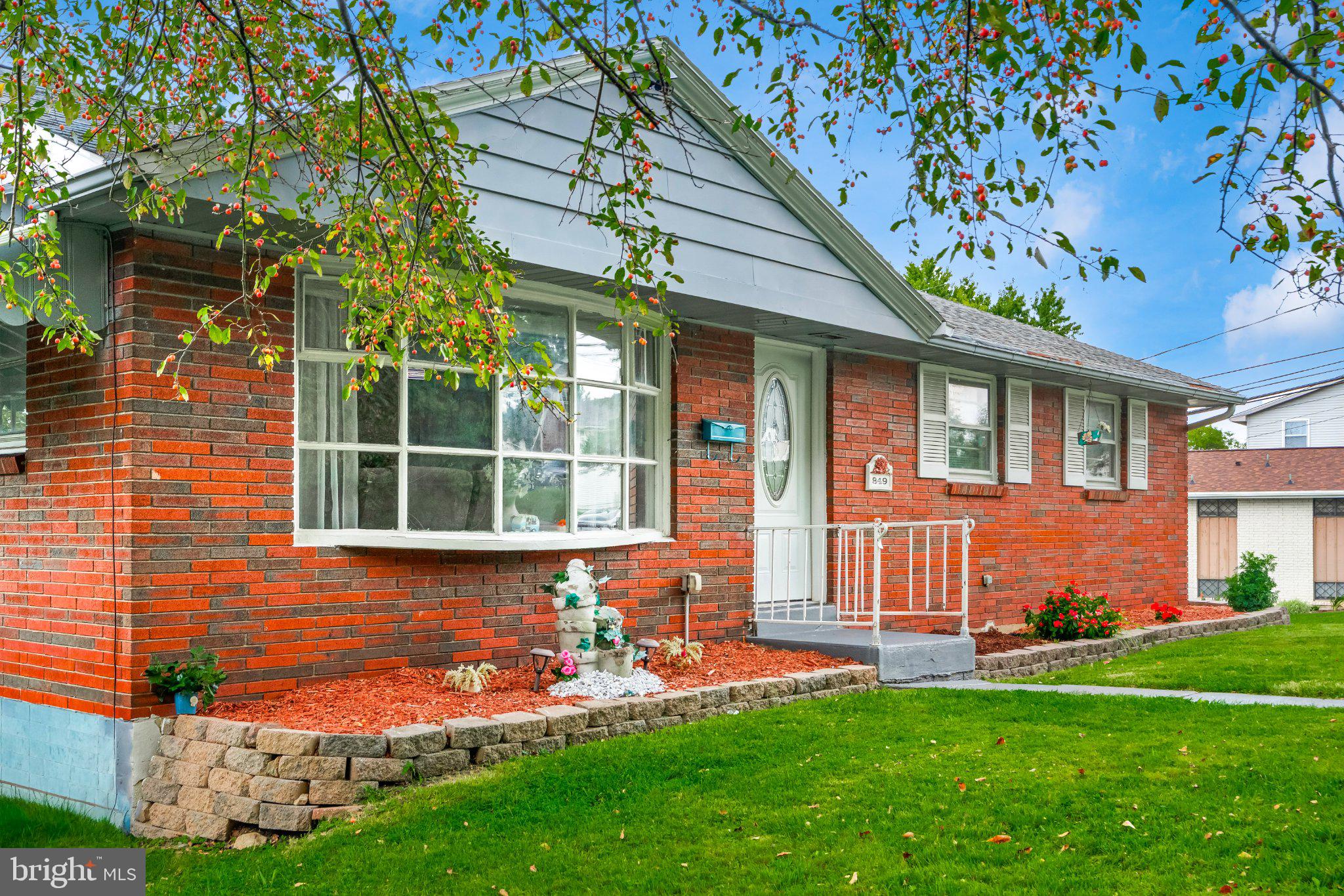849 E UNION