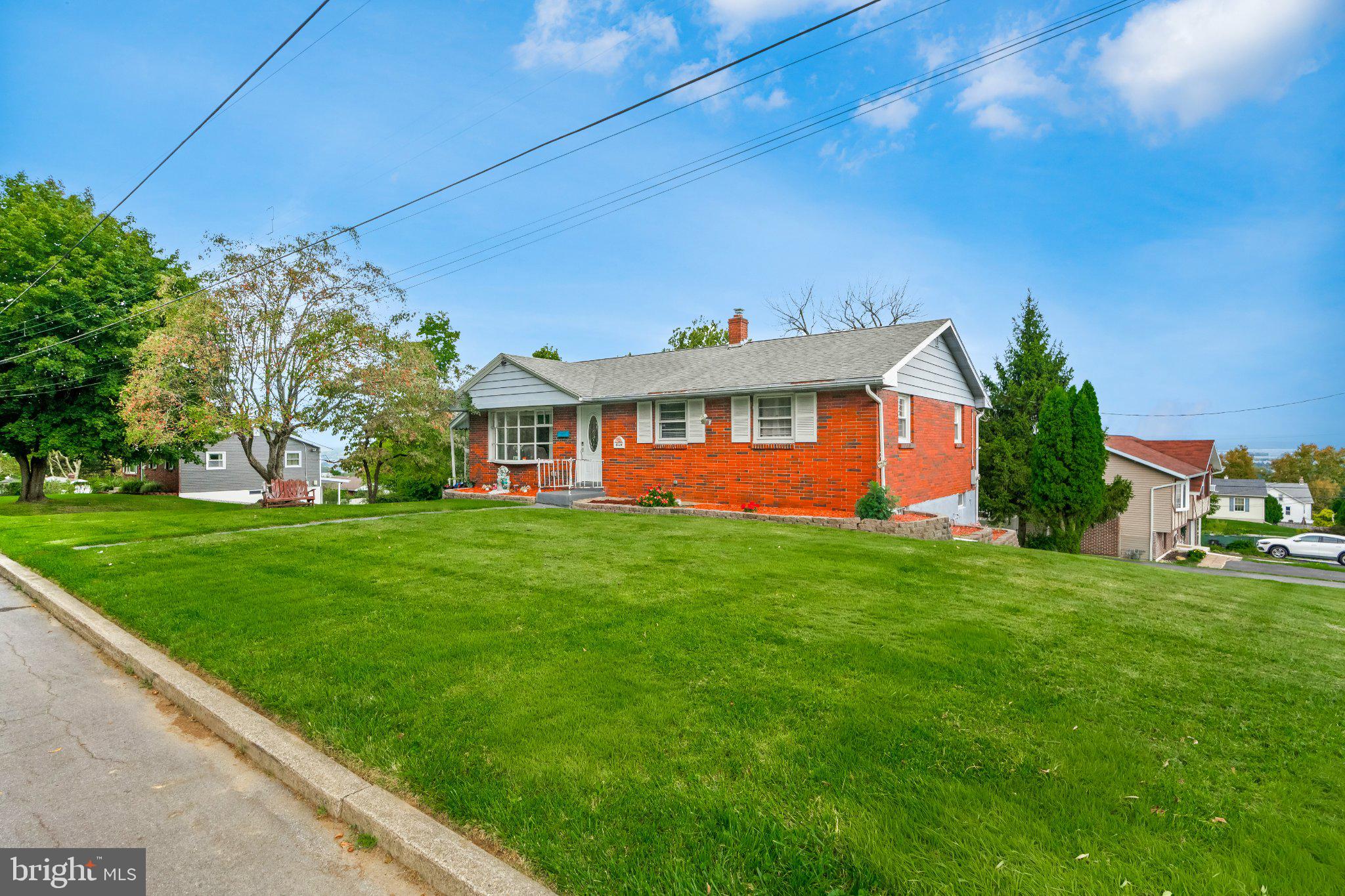849 E UNION