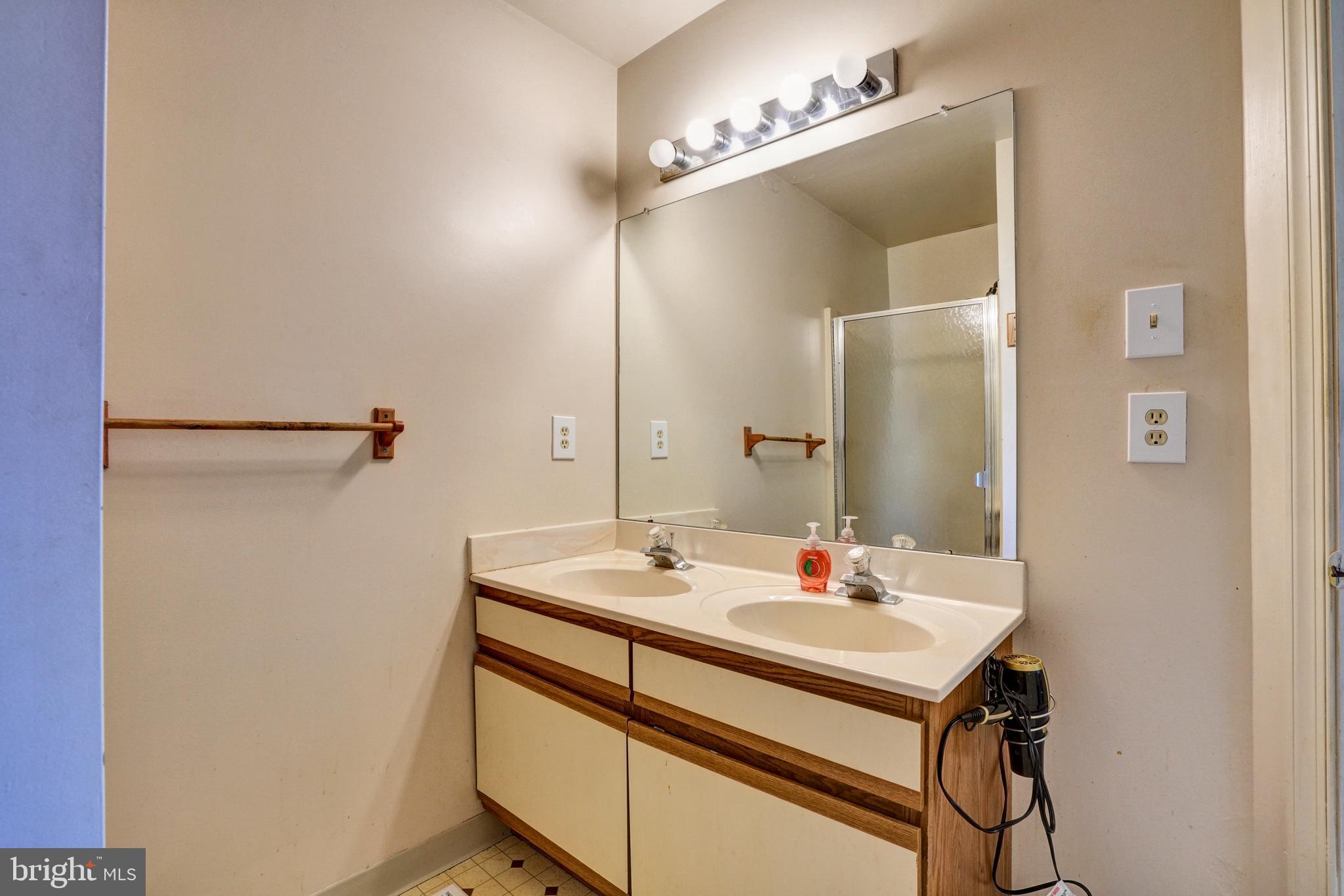 VALLEY CROSSING - Residential