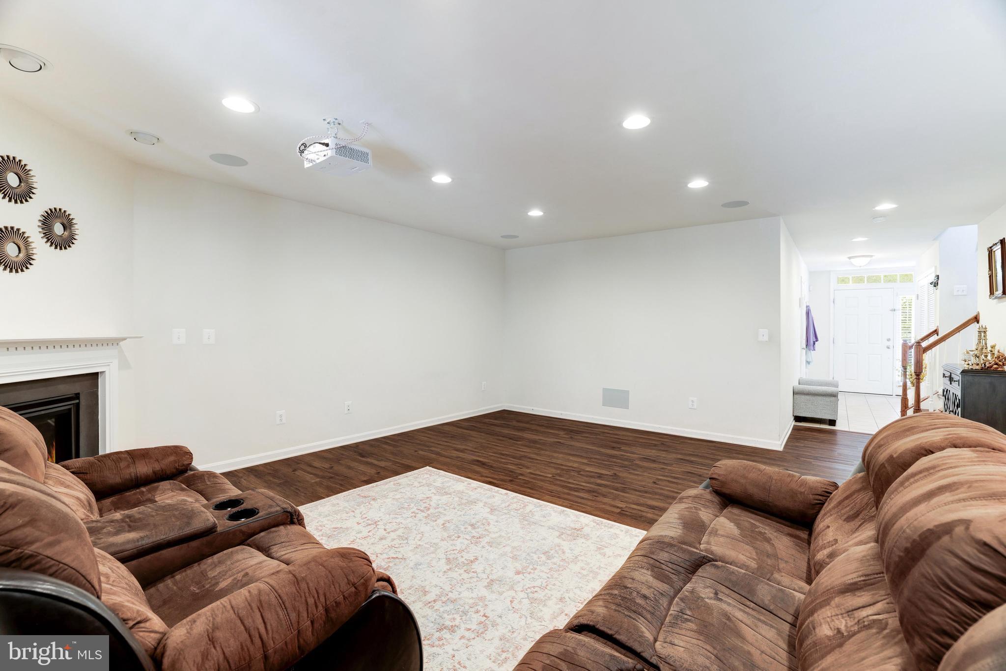 ALEXANDERS CHASE - Residential Lease