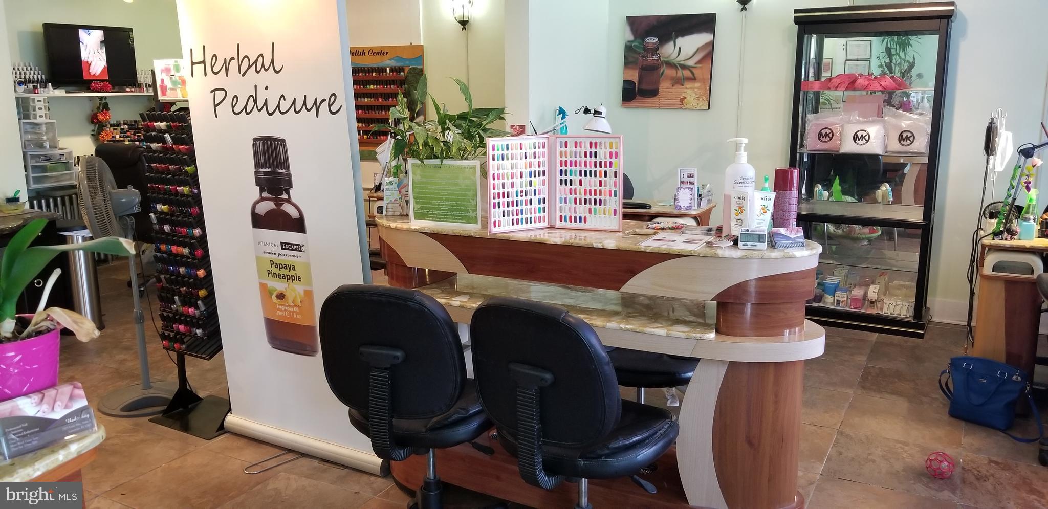 NAIL SALON