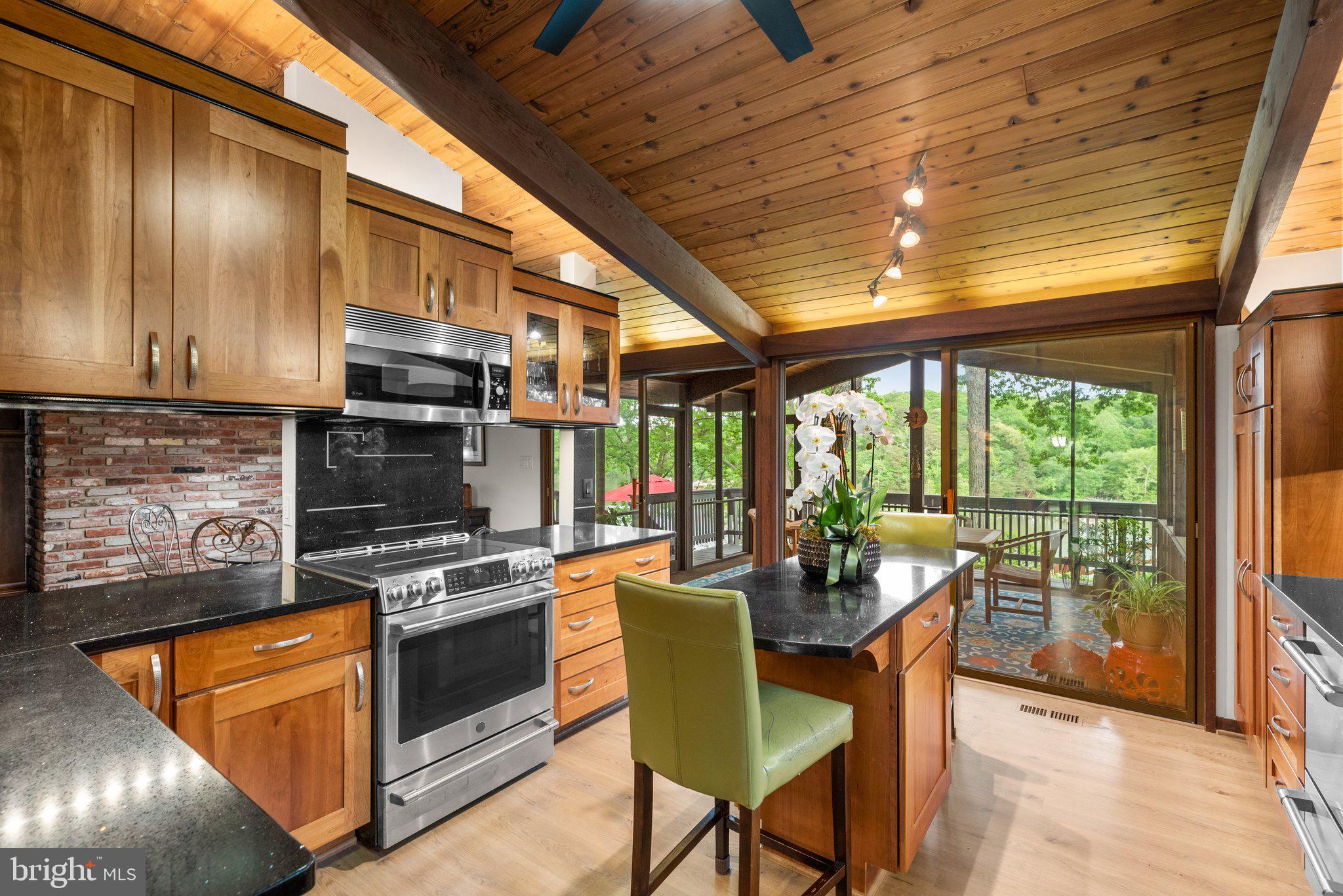 SOUTH RIVER MANOR - Residential