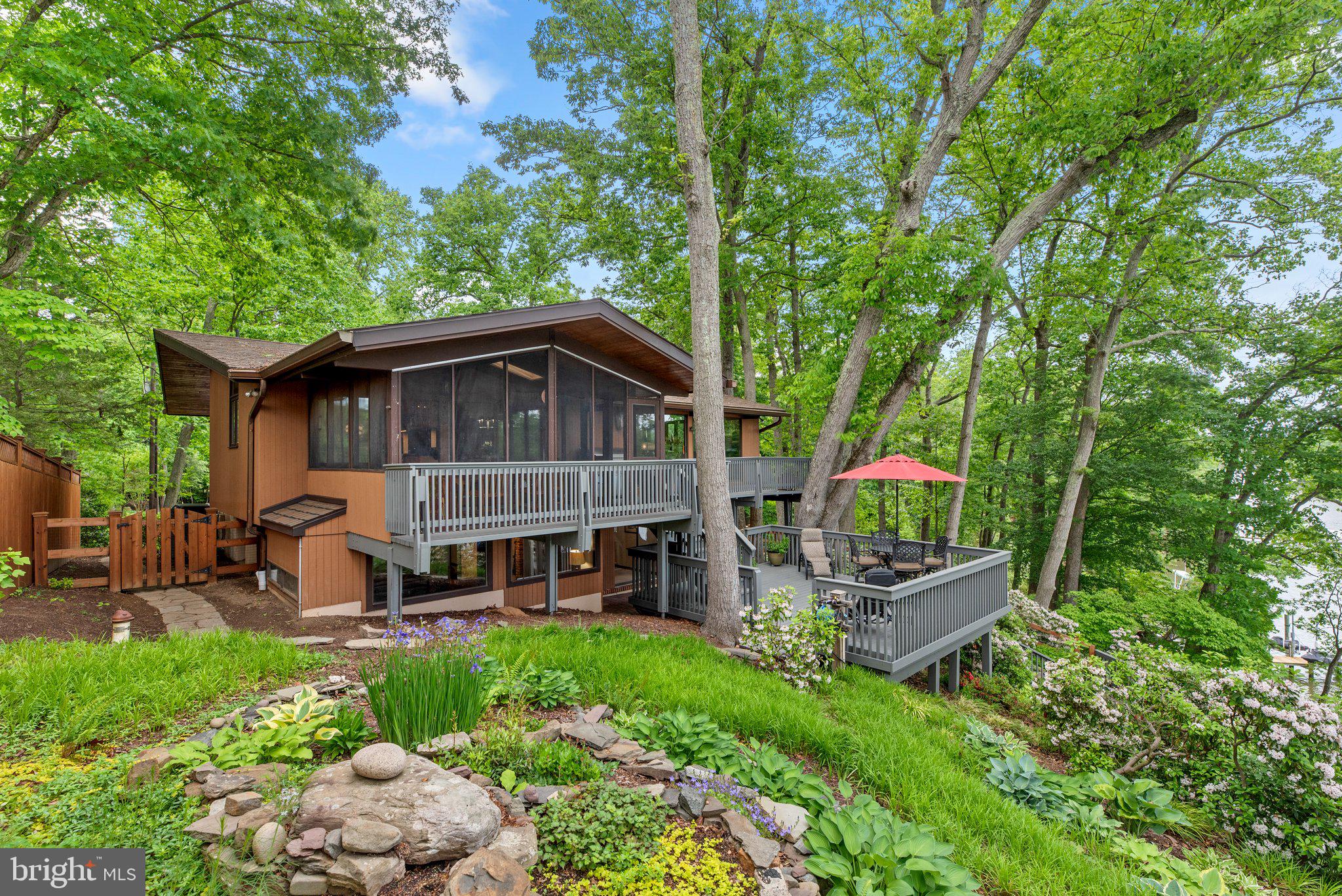 SOUTH RIVER MANOR - Residential