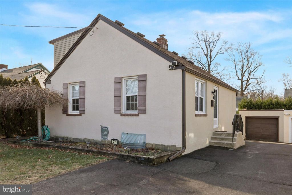 Photo of 2718 Hawthorne Road, GLENSIDE, PA 19038 (MLS # PAMC2165030)