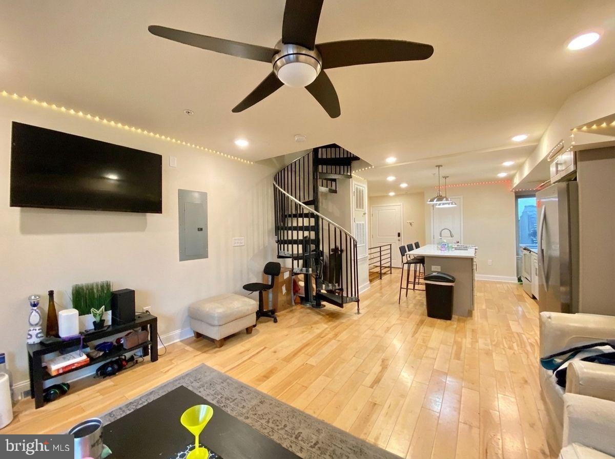 1950 N GRATZ STREET 2F