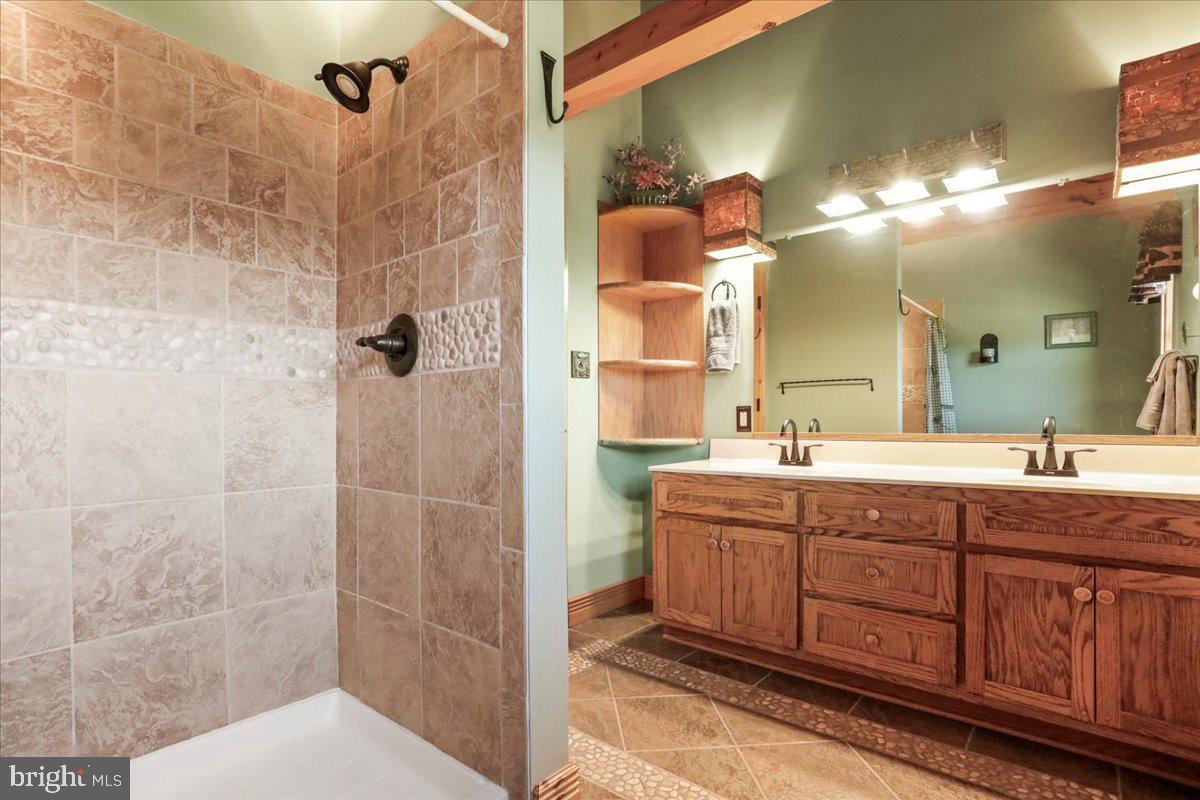 GRETCHEN ACRES - Residential