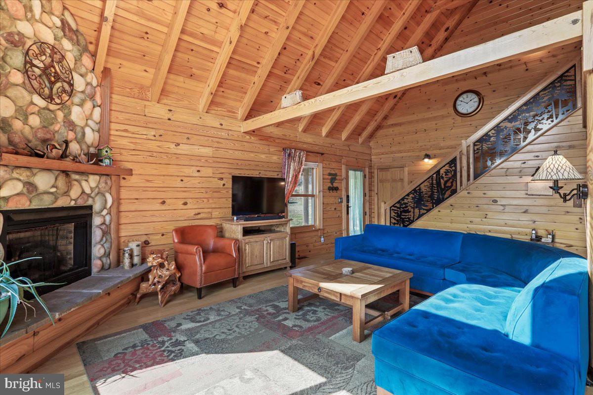 GRETCHEN ACRES - Residential