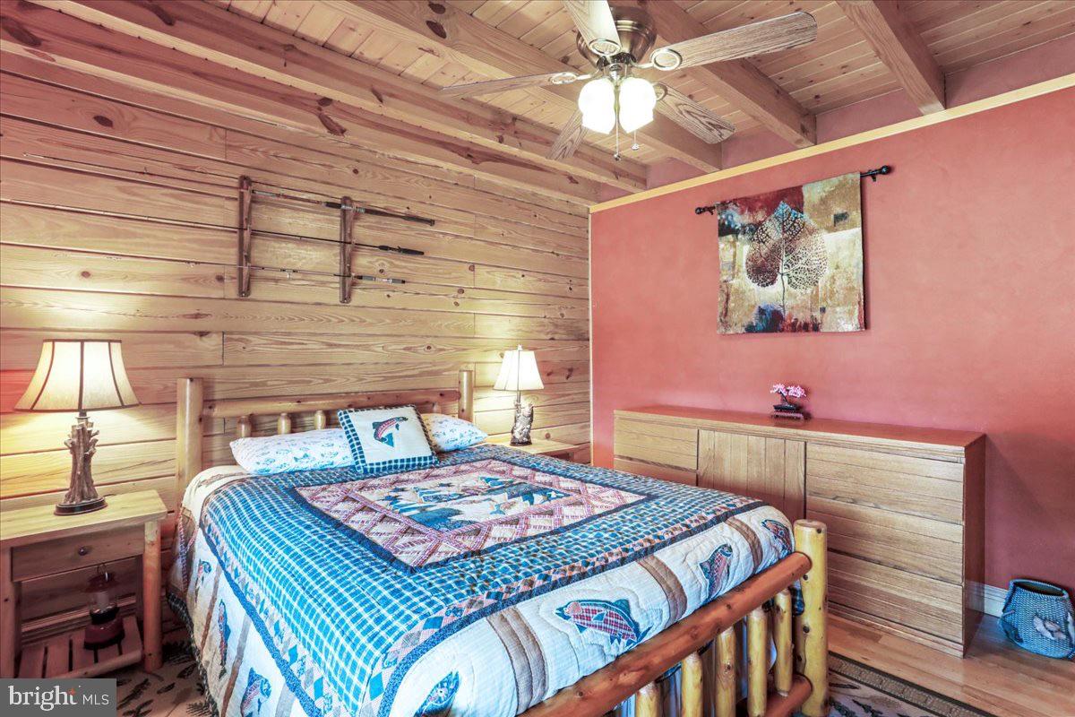 GRETCHEN ACRES - Residential