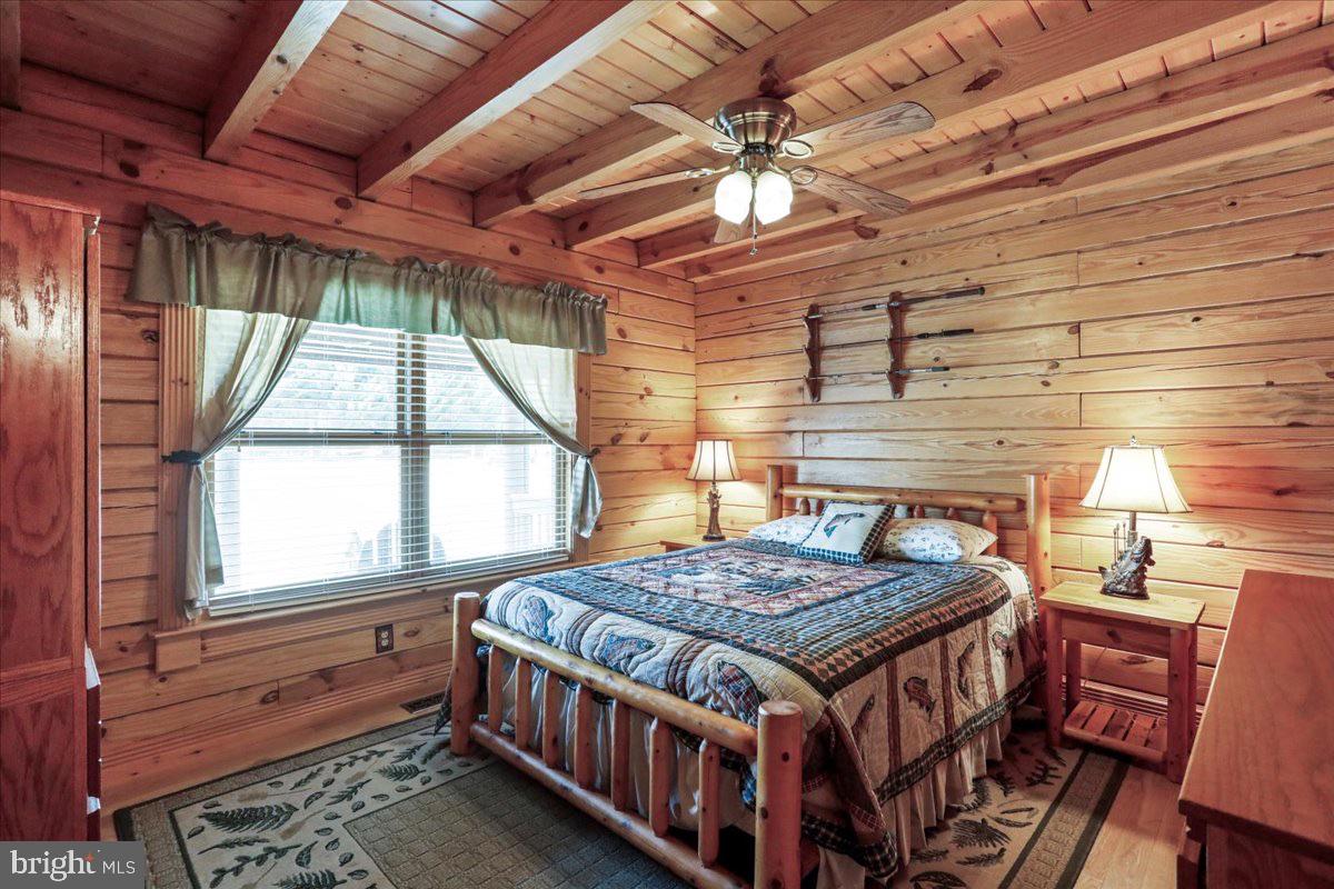 GRETCHEN ACRES - Residential