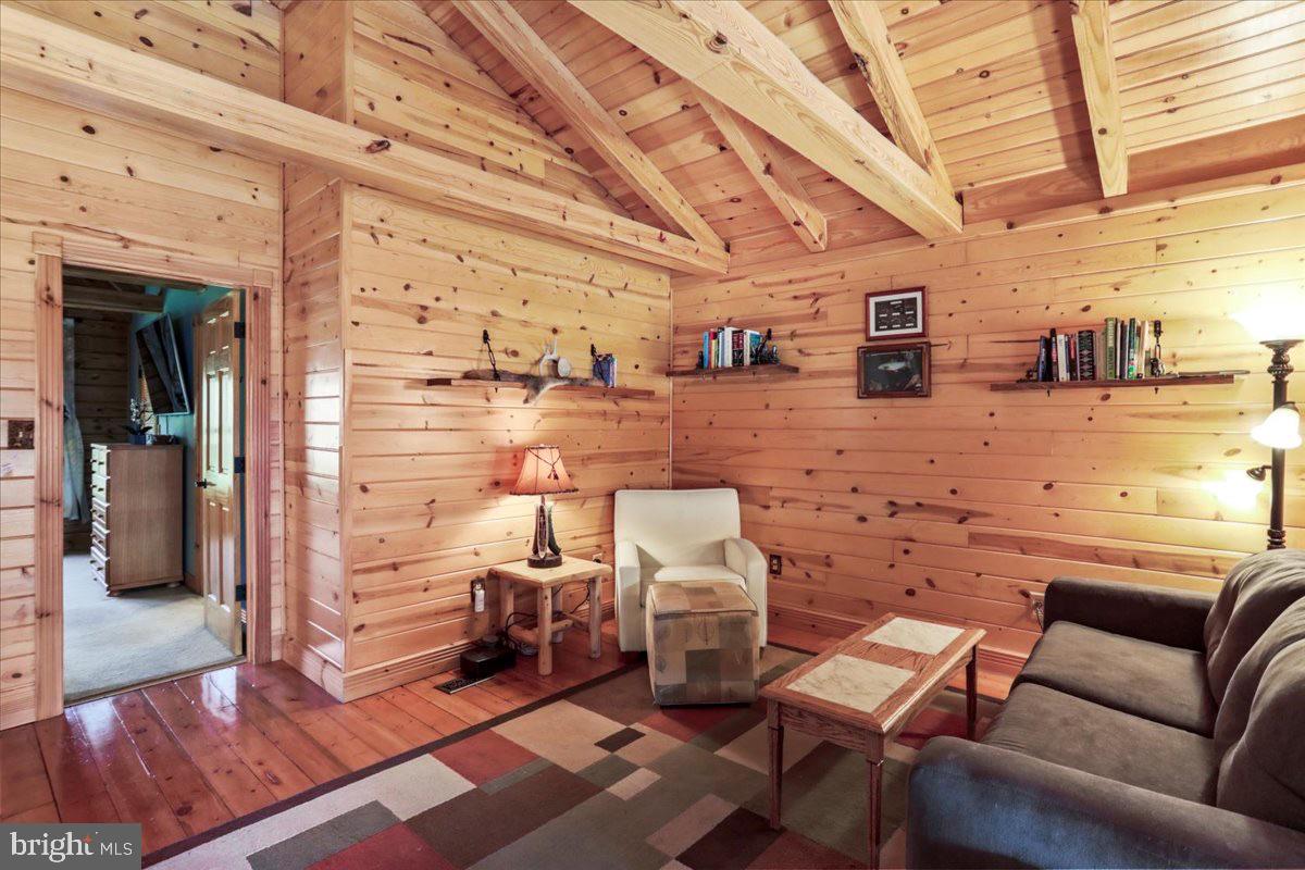 GRETCHEN ACRES - Residential