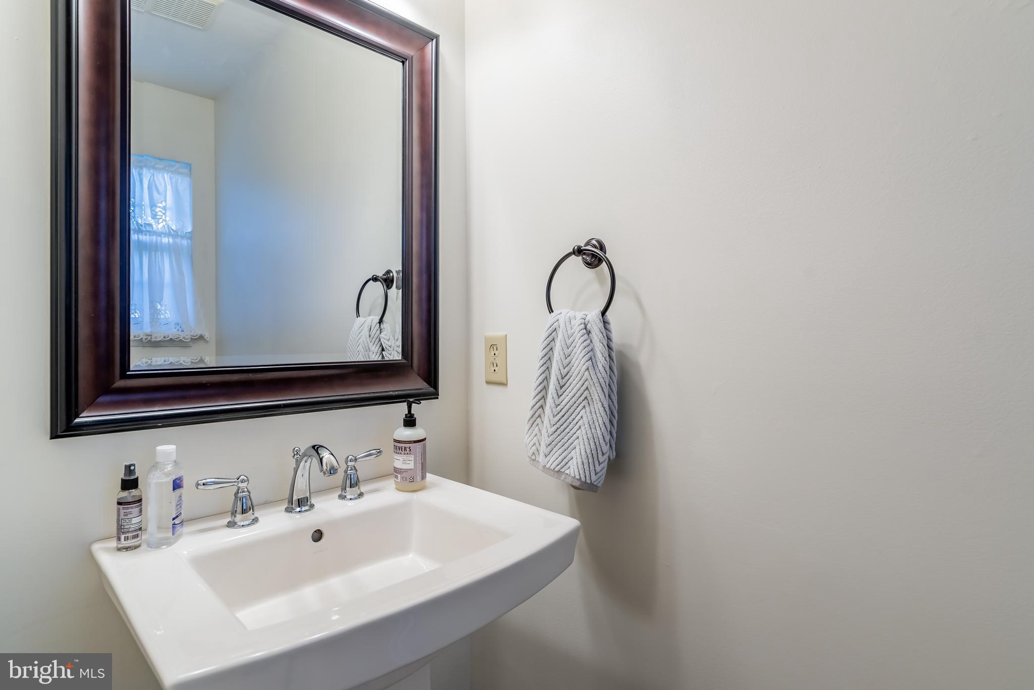 CHESTNUT TOWNHOUSES - Residential Lease