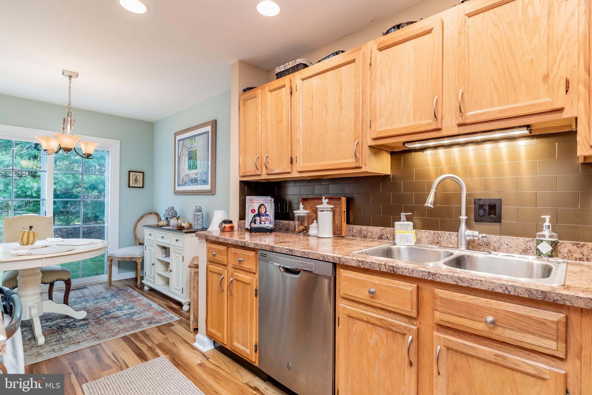 CHESTNUT TOWNHOUSES - Residential Lease