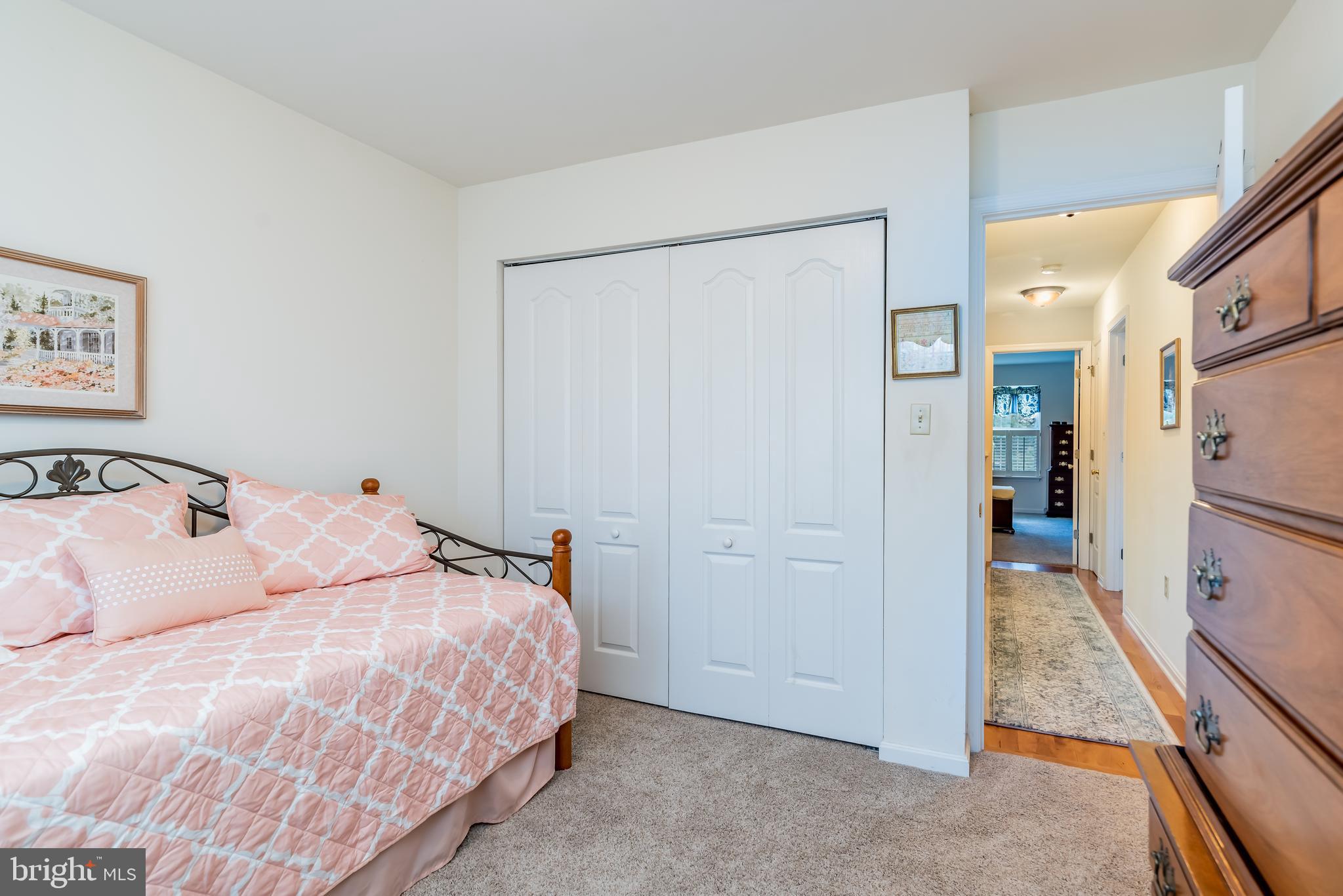 CHESTNUT TOWNHOUSES - Residential Lease