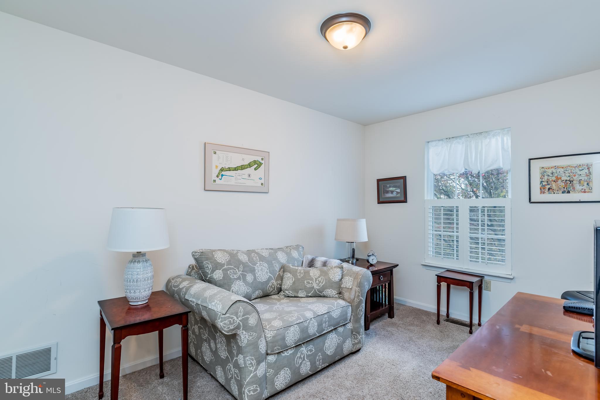 CHESTNUT TOWNHOUSES - Residential Lease