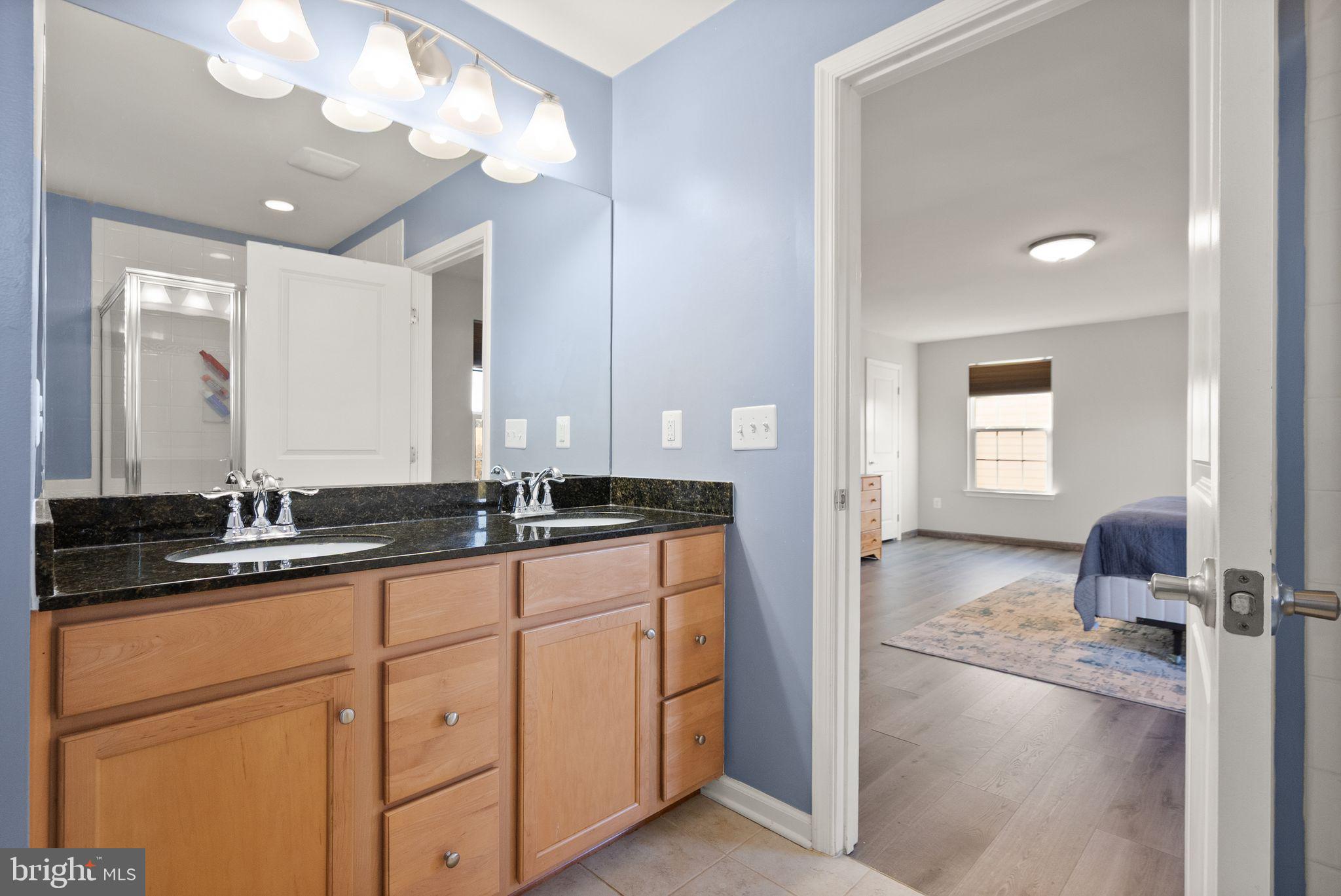 THREE FLAGS - Residential