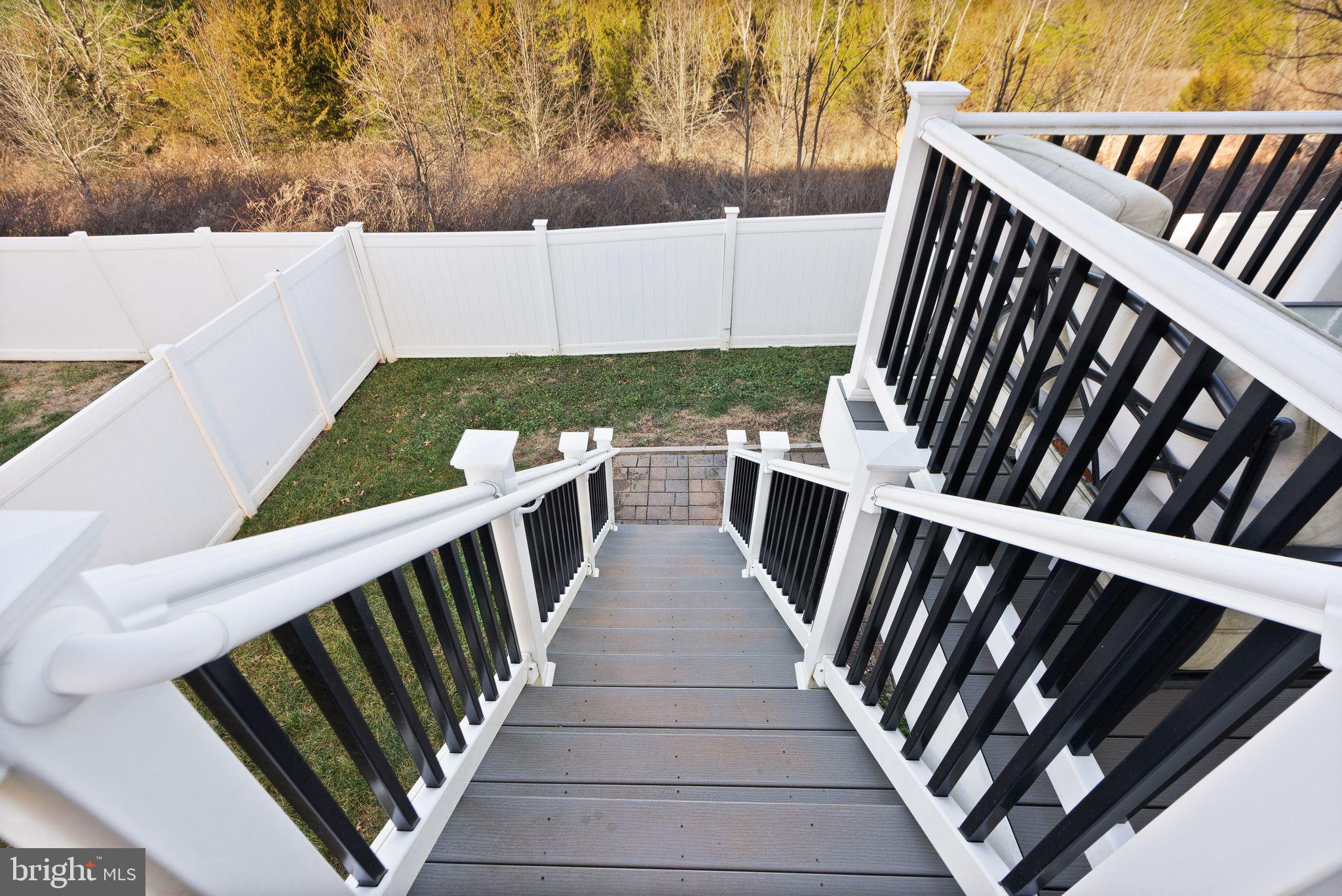 THREE FLAGS - Residential