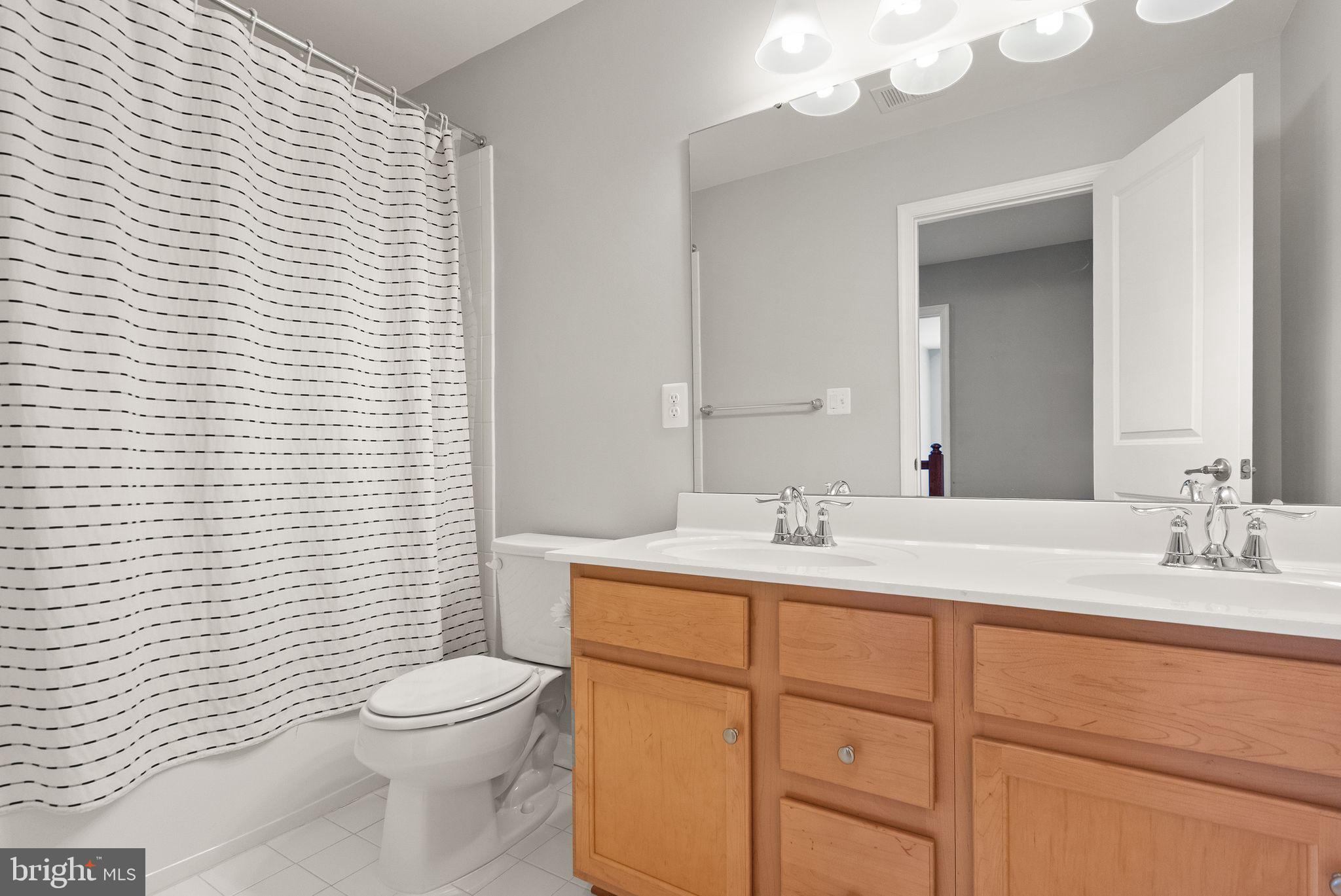 THREE FLAGS - Residential