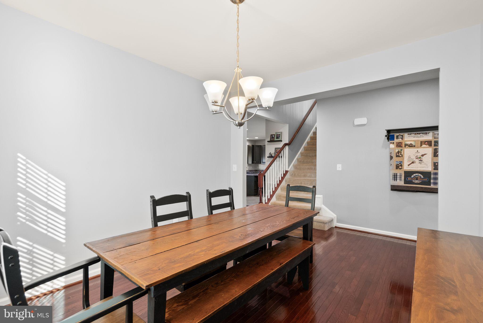 THREE FLAGS - Residential