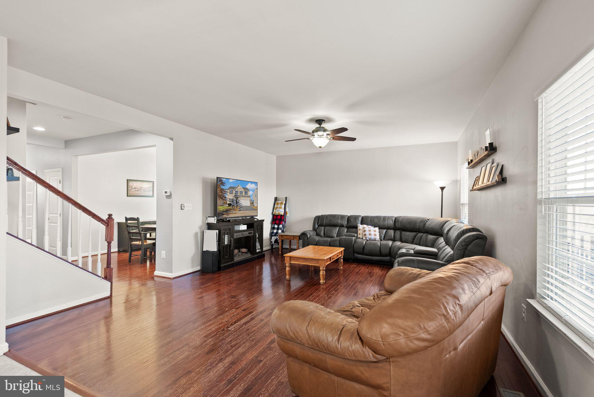 THREE FLAGS - Residential