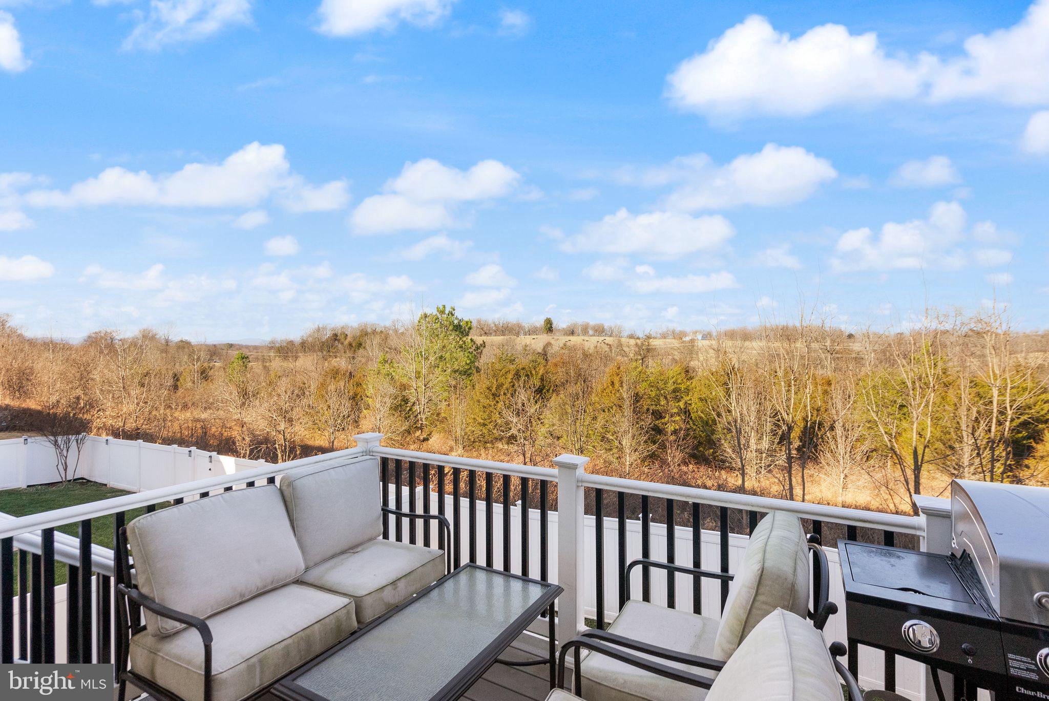 THREE FLAGS - Residential