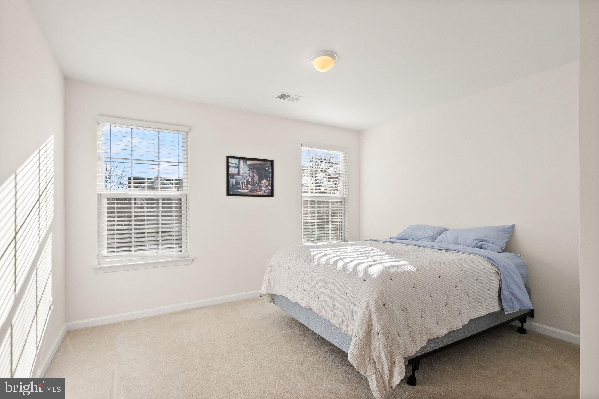 THREE FLAGS - Residential