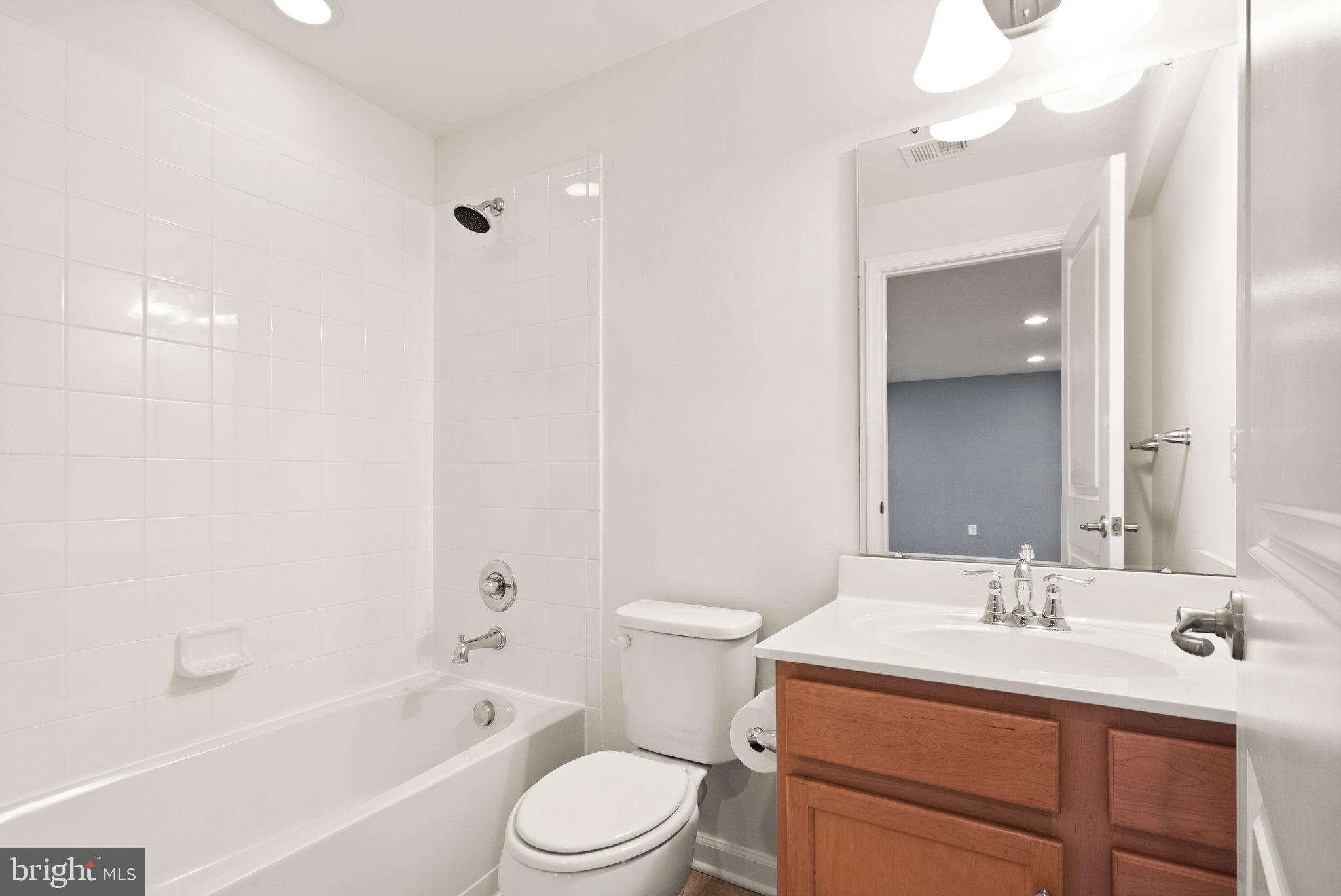 THREE FLAGS - Residential