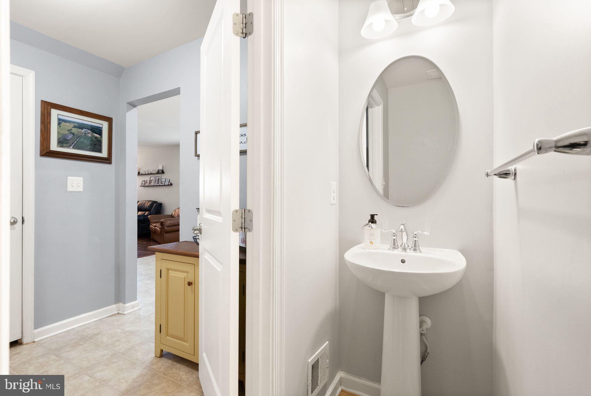 THREE FLAGS - Residential