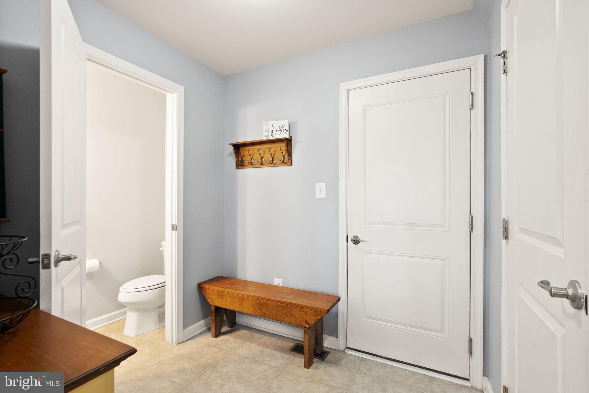 THREE FLAGS - Residential