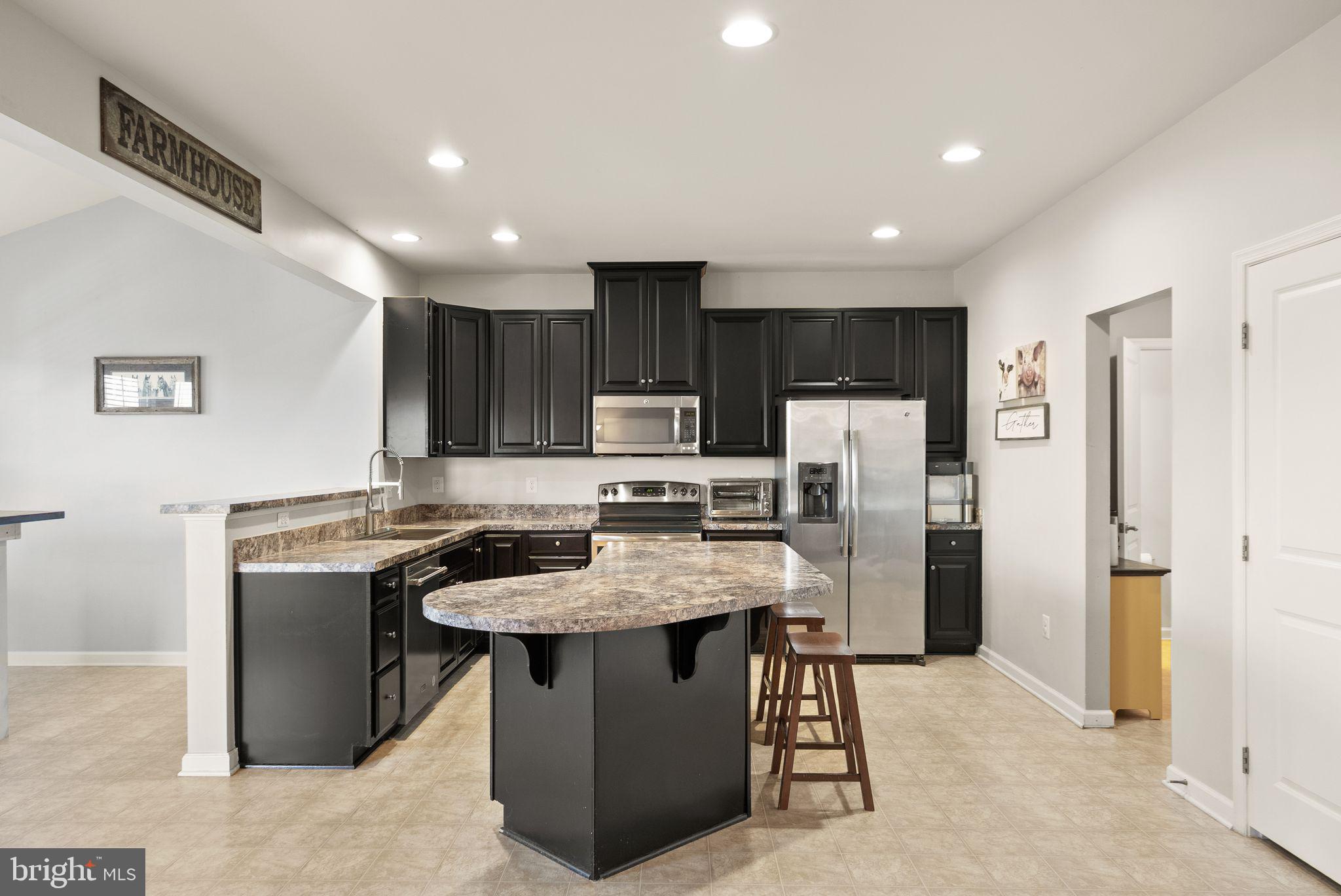 THREE FLAGS - Residential