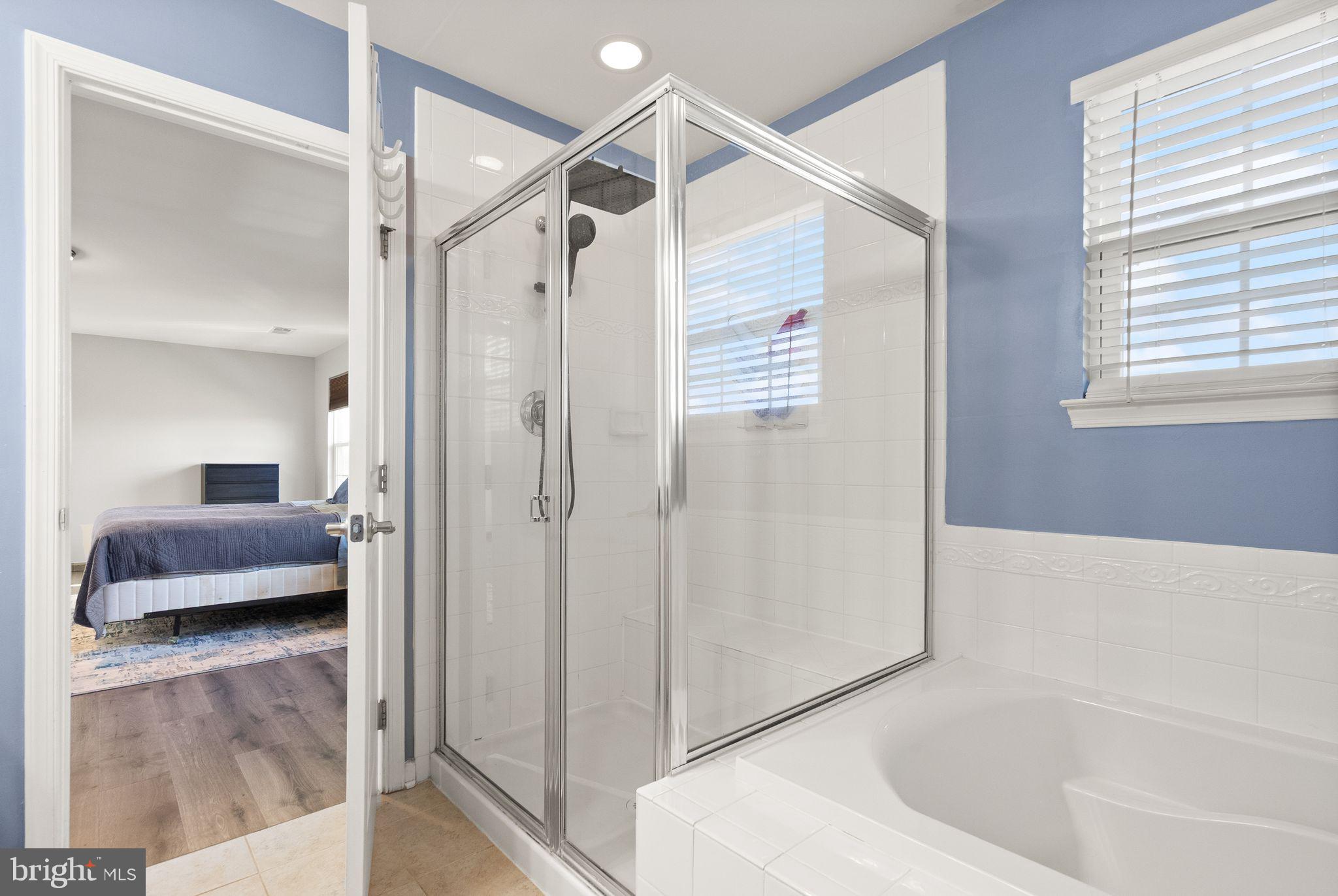 THREE FLAGS - Residential