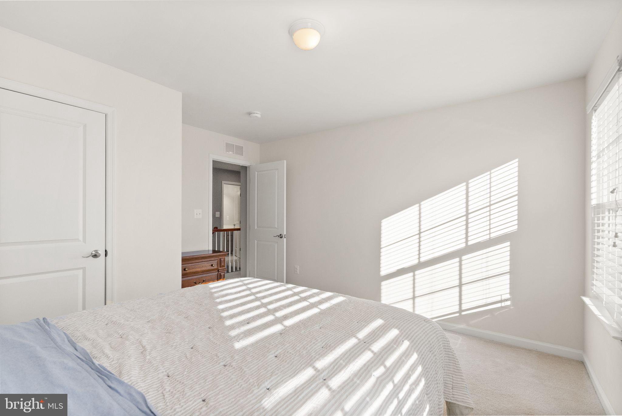 THREE FLAGS - Residential