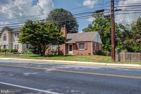 Photo of 10024 CEDAR LN, KENSINGTON, MD 20895 (MLS # MDMC2066986)