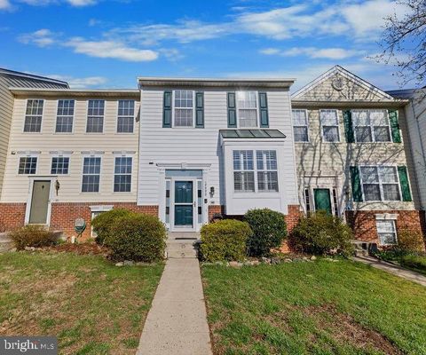 Townhouse For Sale - 17372 Legacy Terrace<br/> ROUND HILL, VA 20141