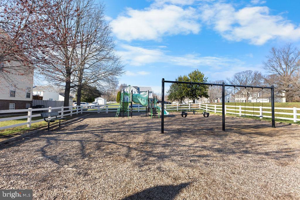 ROUND HILL - Residential