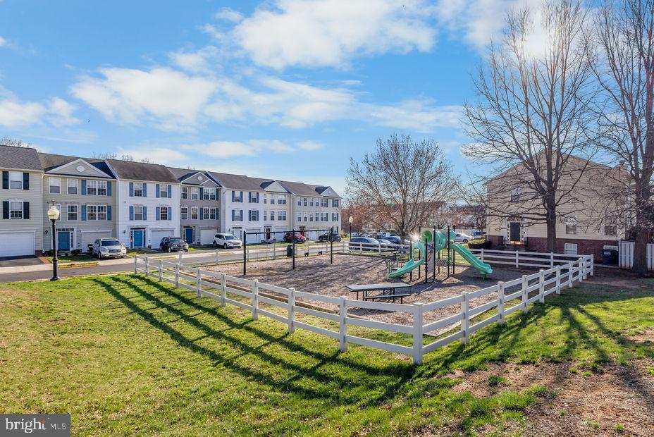 ROUND HILL - Residential