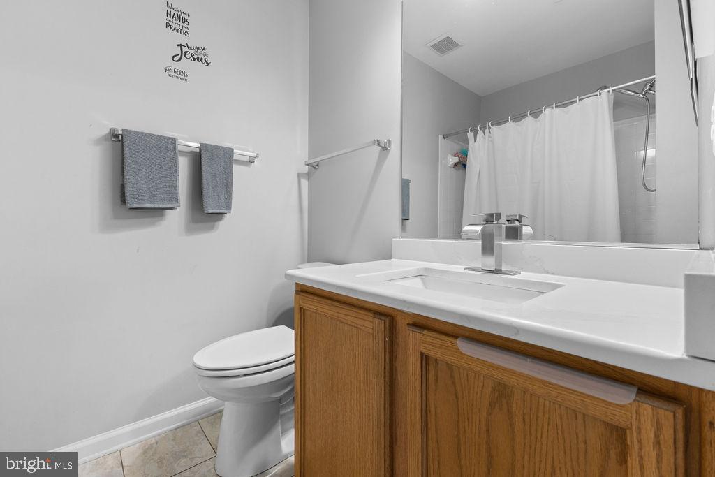 ROUND HILL - Residential