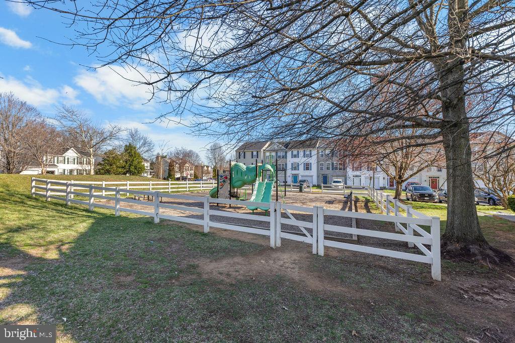 ROUND HILL - Residential