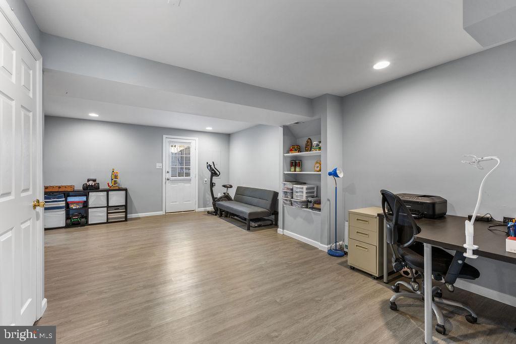 ROUND HILL - Residential