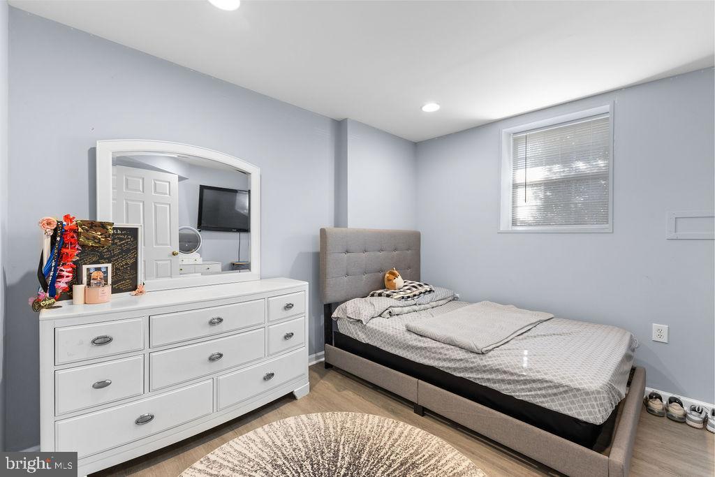 ROUND HILL - Residential