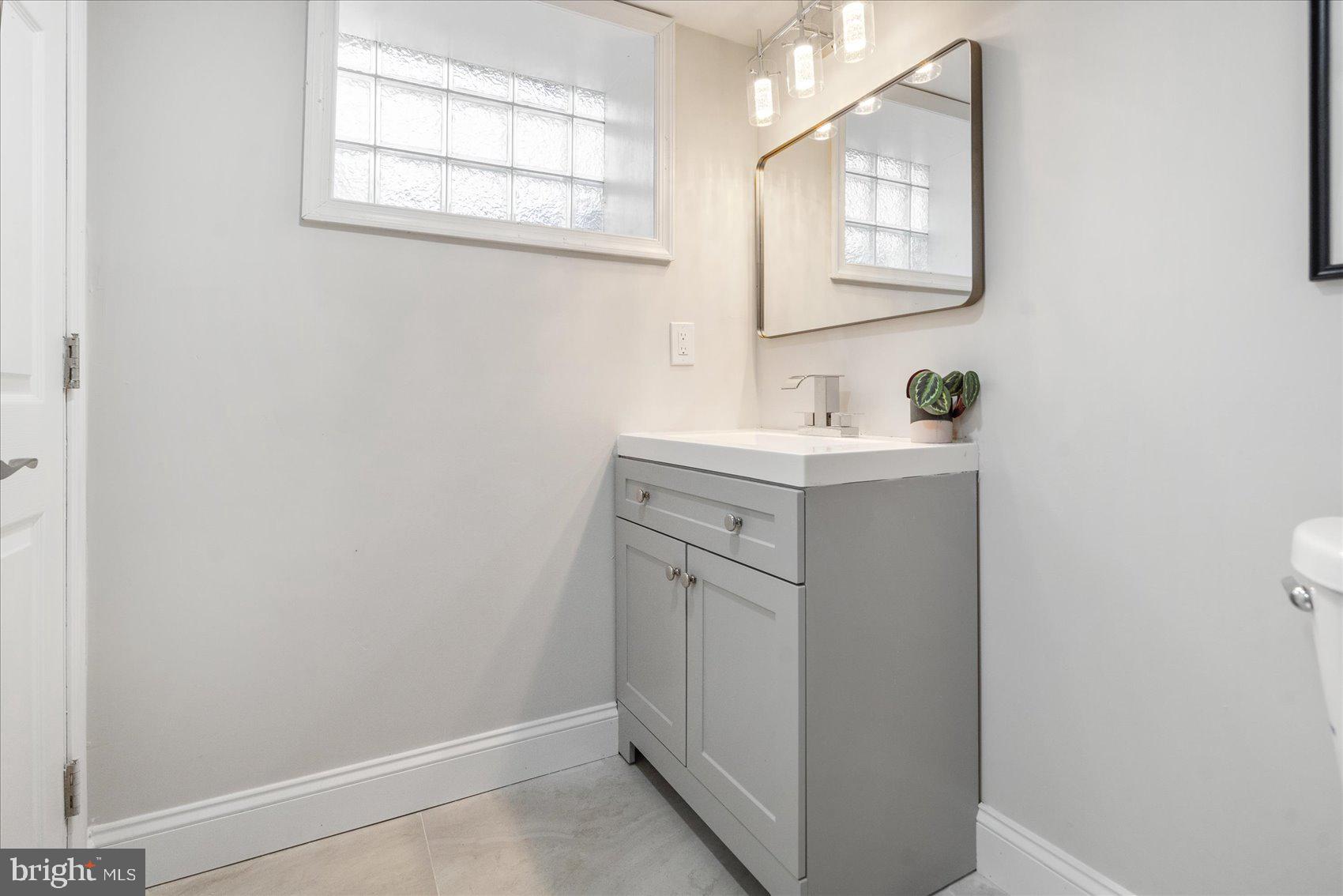 WINDSOR HILLS - Residential