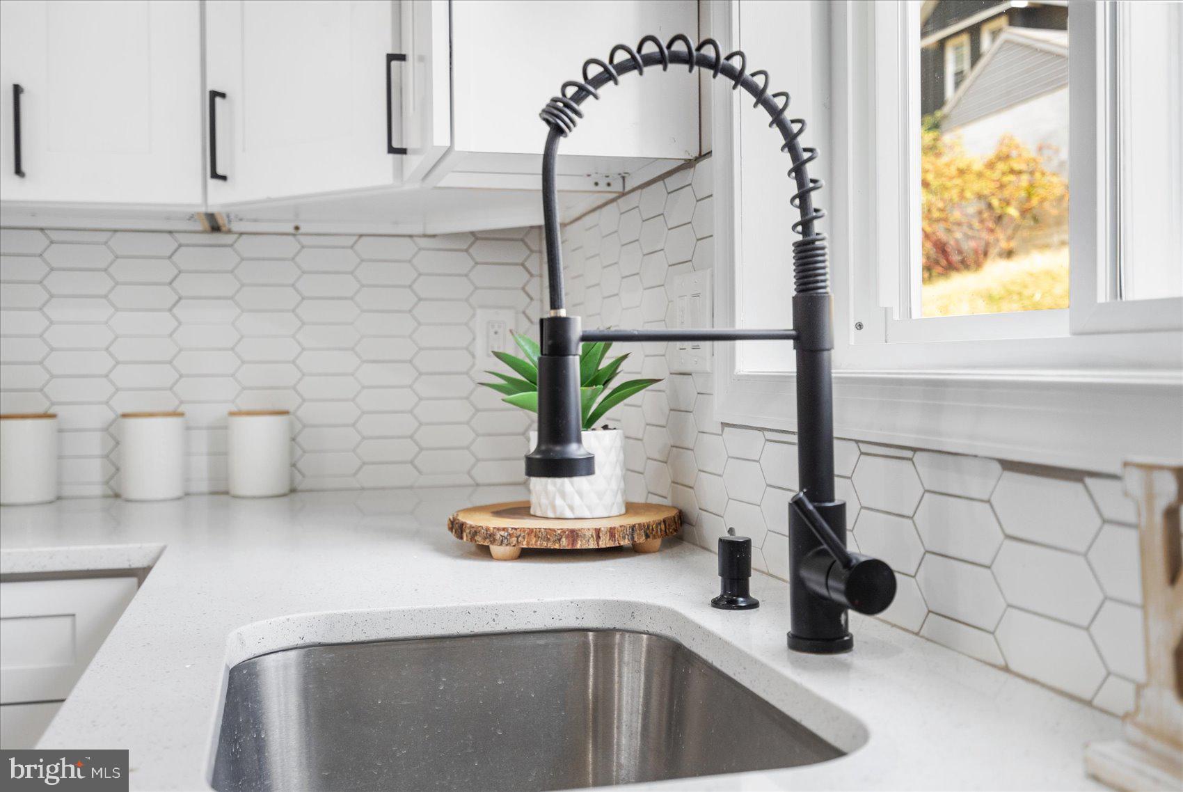 WINDSOR HILLS - Residential