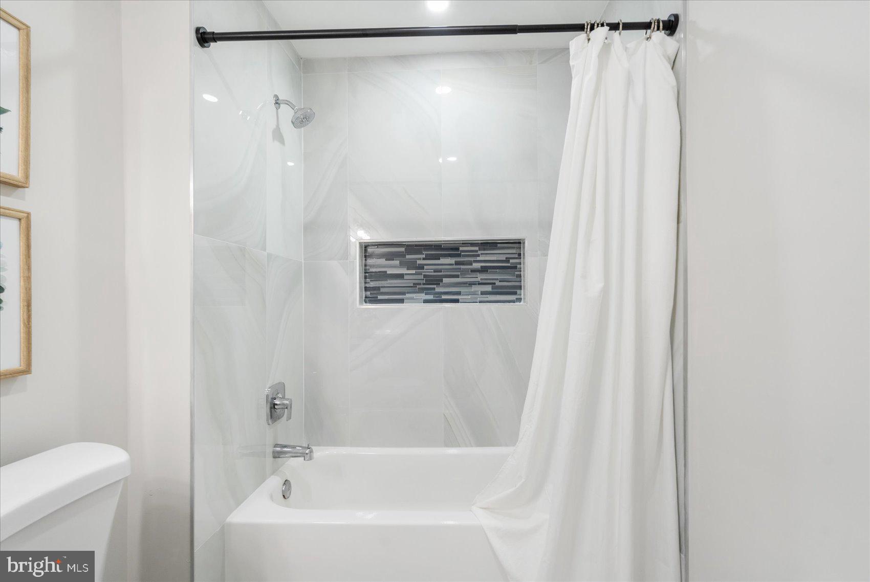 WINDSOR HILLS - Residential