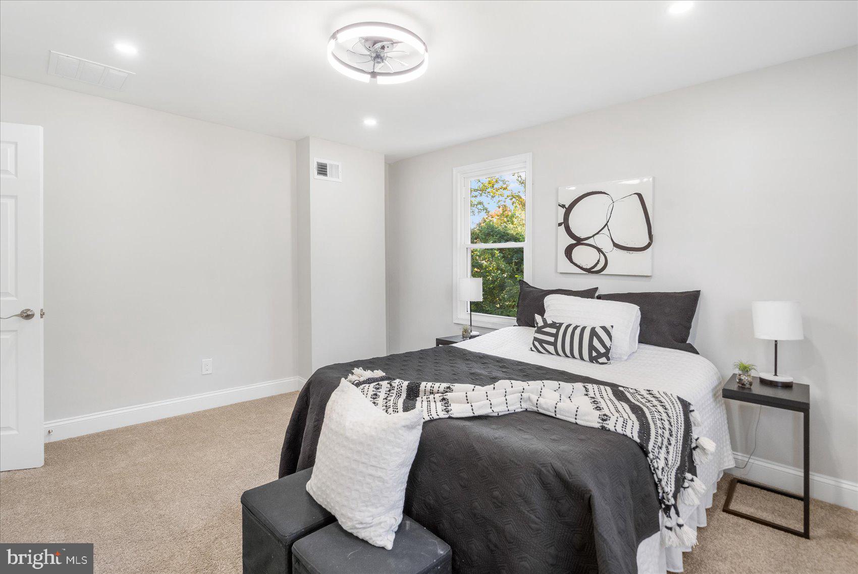 WINDSOR HILLS - Residential