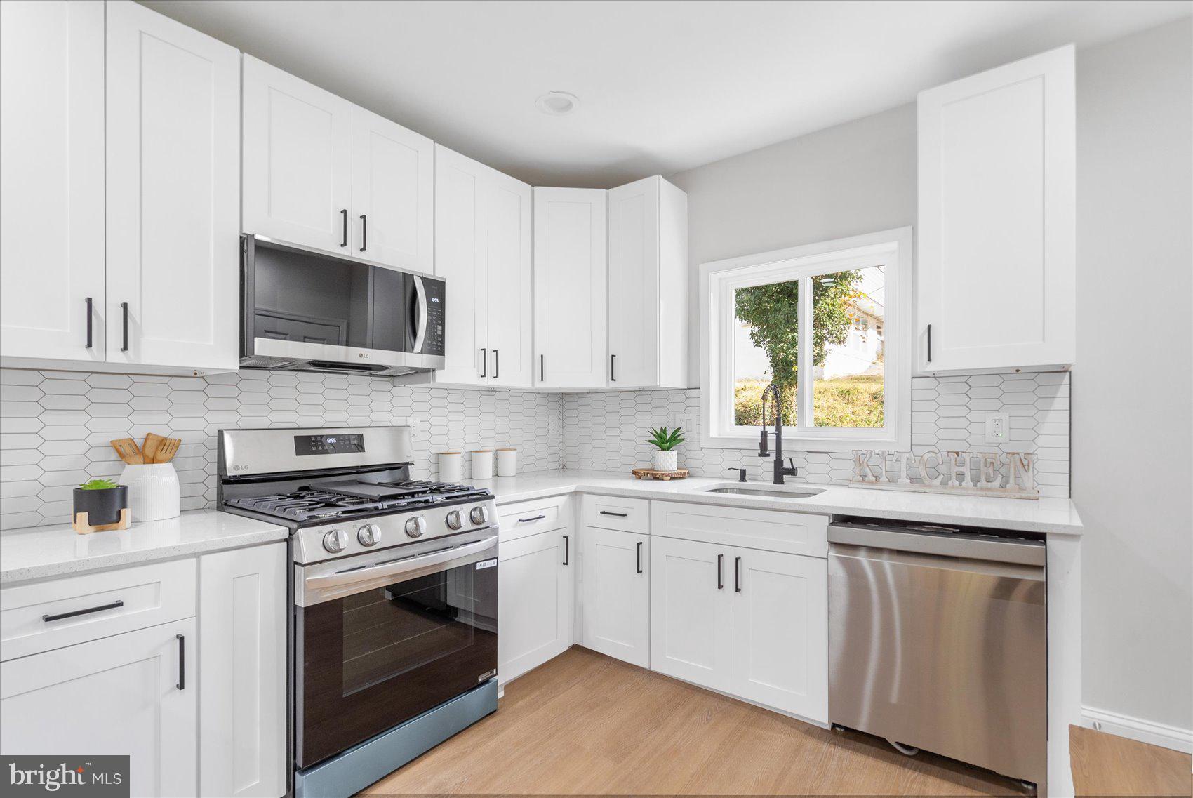 WINDSOR HILLS - Residential