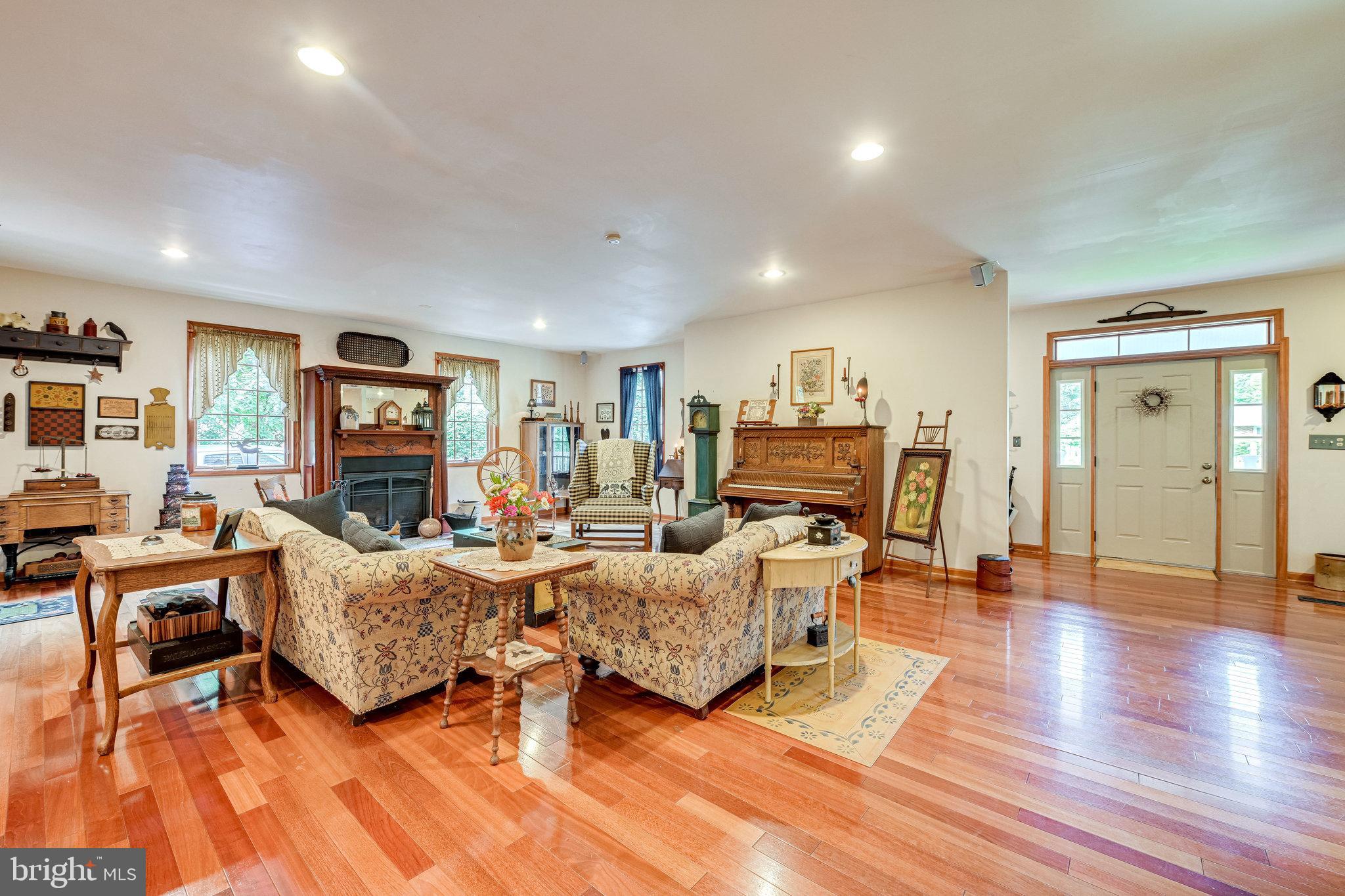 HOLLY PARK - Residential