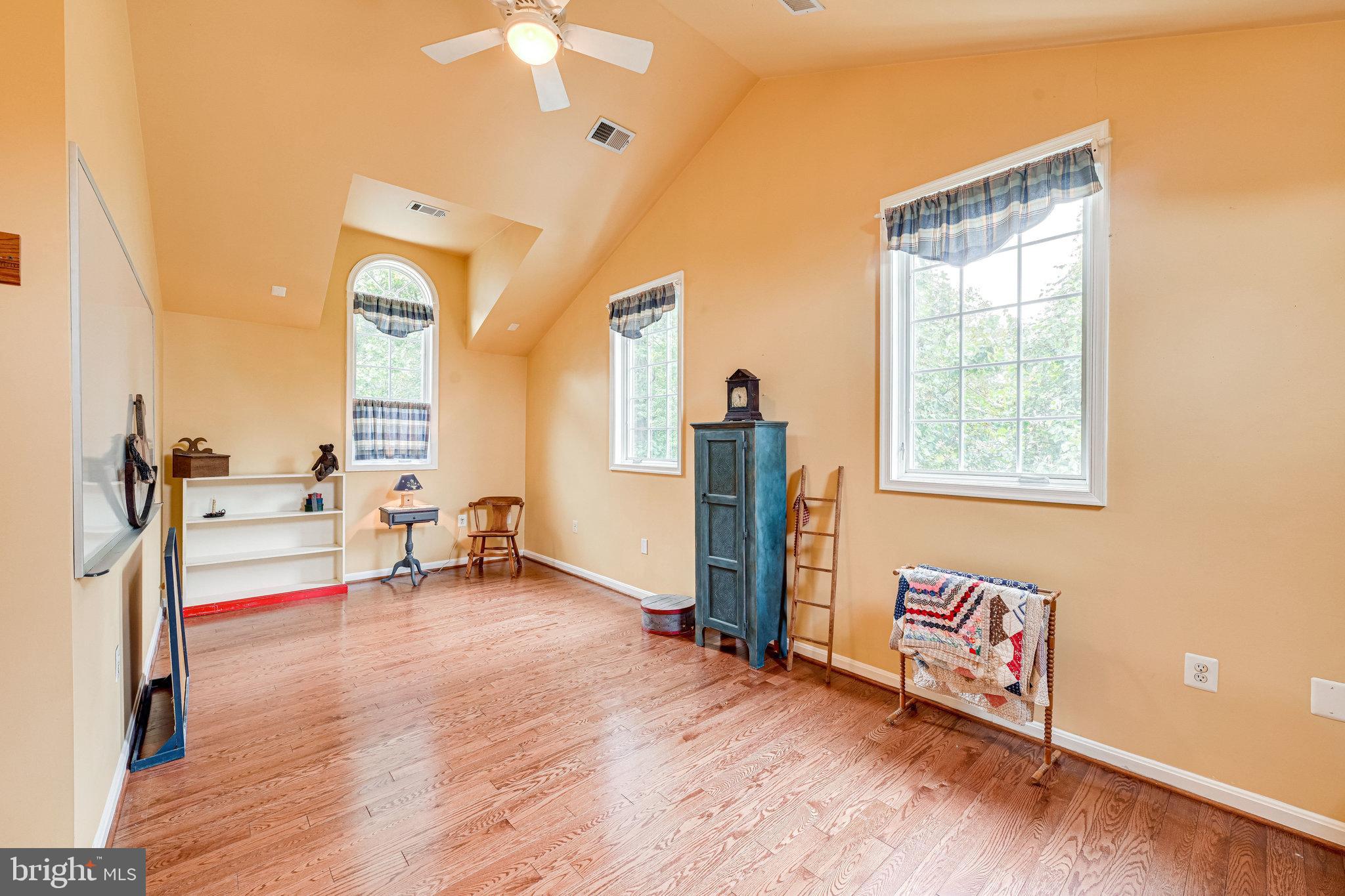 HOLLY PARK - Residential