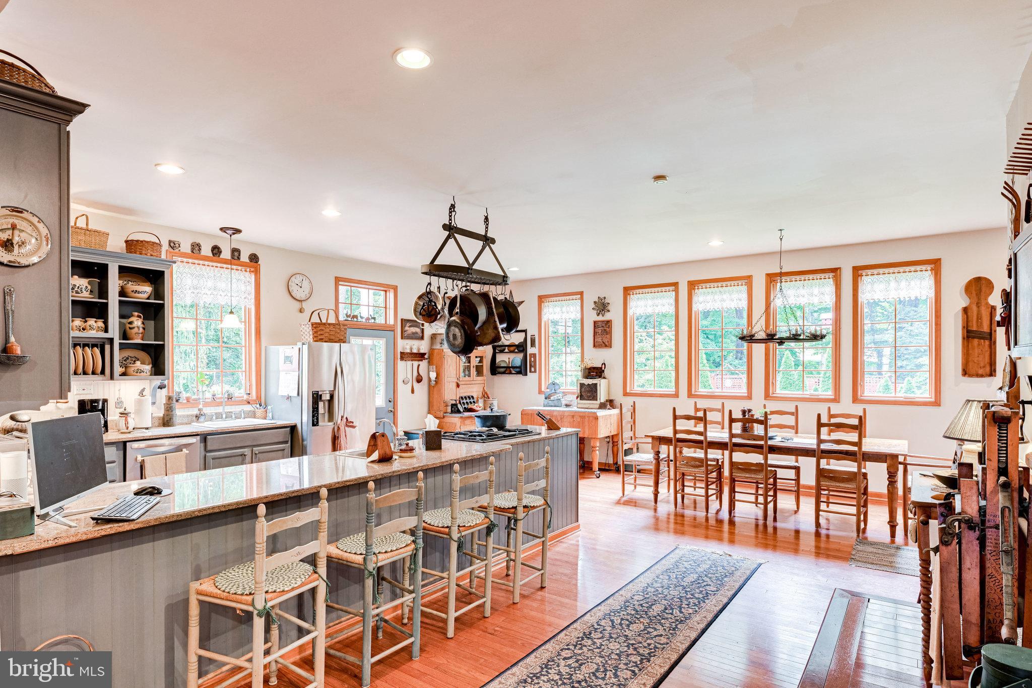 HOLLY PARK - Residential