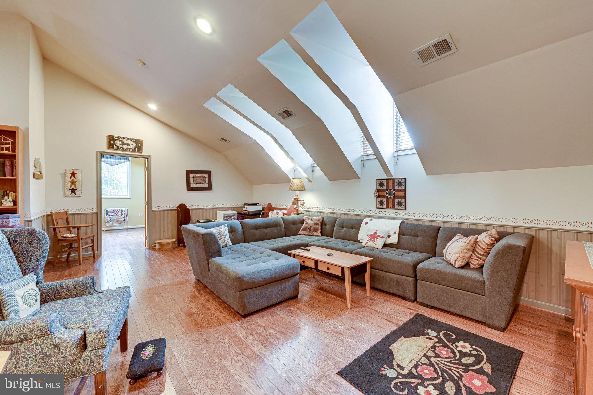 HOLLY PARK - Residential