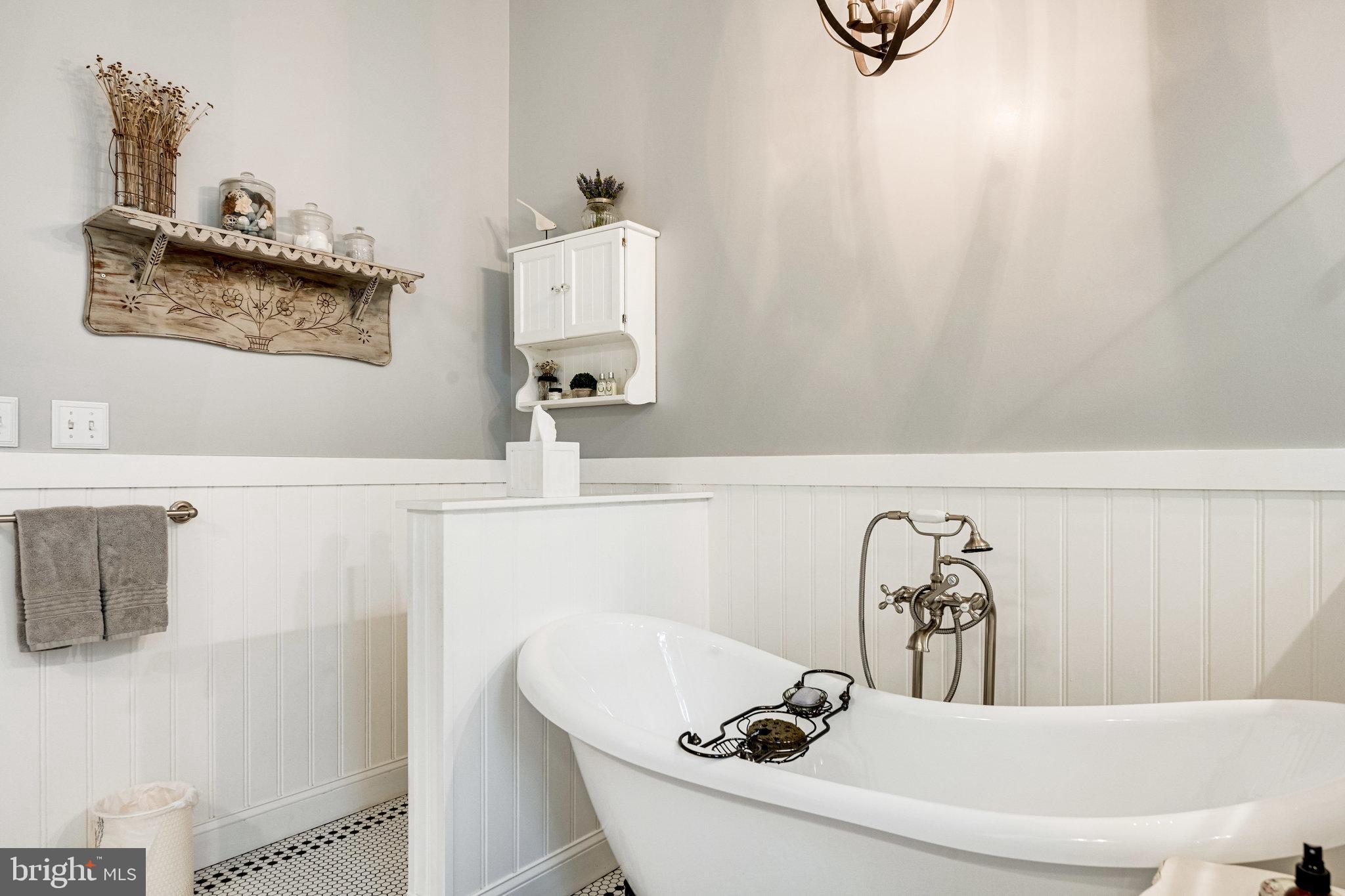 HOLLY PARK - Residential